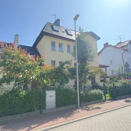 Pod Zielonym Daszkiem Guest house